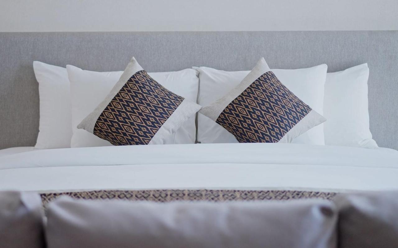 The Stones Hotel - Legian Bali, Autograph Collection Kuta  Exterior photo A bed with cushions